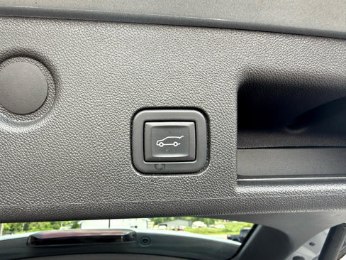 Used 2023 Chevrolet Equinox LT w/ Driver Convenience Package image 7