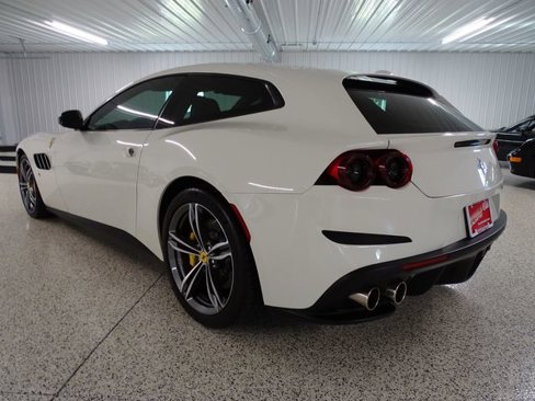 Used 2019 Ferrari GTC4Lusso image 9