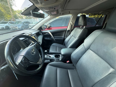 Used 2018 Toyota RAV4 Limited image 3