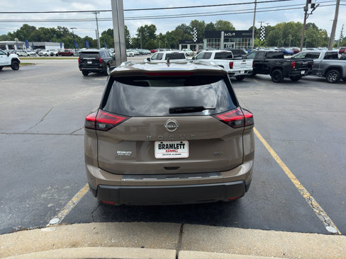 Used 2024 Nissan Rogue SV w/ SV Premium Package image 6