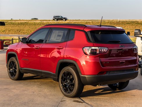 New 2025 Jeep Compass Latitude image 9