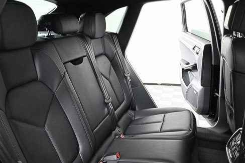 Certified 2025 Porsche Macan image 20