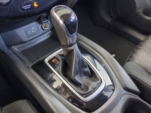 Used 2018 Nissan Rogue SV image 7