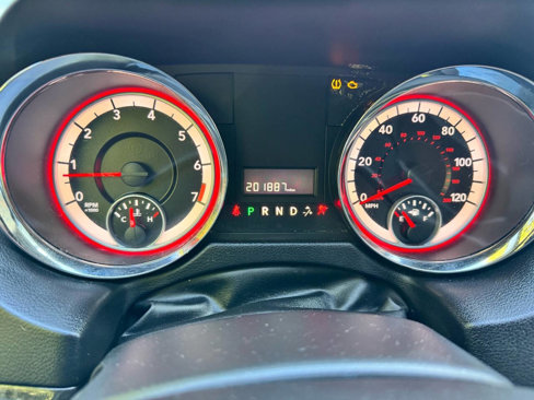 Used 2014 Dodge Grand Caravan SXT image 35