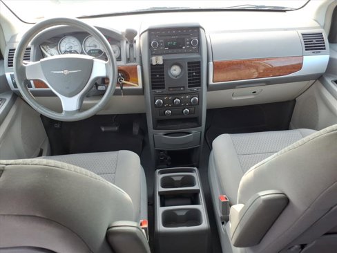 Used 2008 Chrysler Town & Country Touring image 5