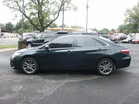 Used 2015 Toyota Camry SE image 2