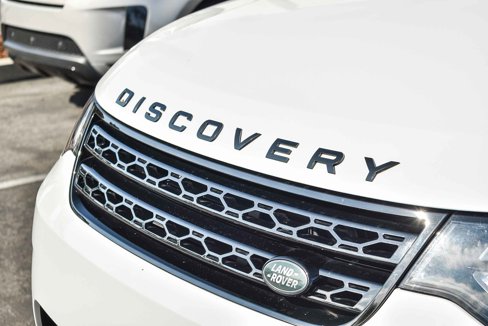 Used 2019 Land Rover Discovery HSE image 11