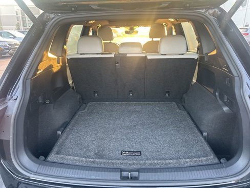Used 2022 Volkswagen Tiguan SE R-Line image 20