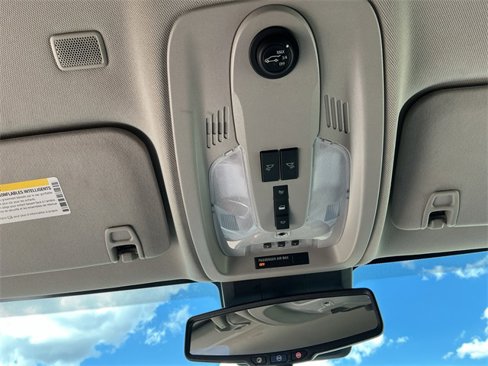 Used 2017 Chevrolet Equinox LT w/ Convenience Package image 21