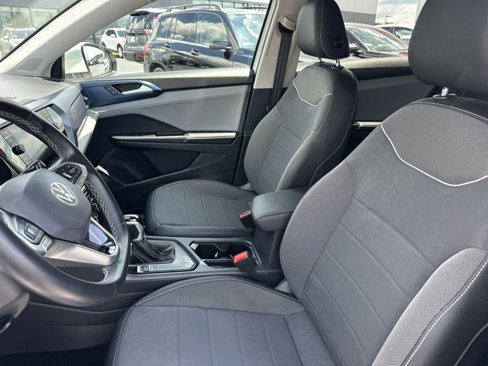 Used 2024 Volkswagen Taos SE image 5