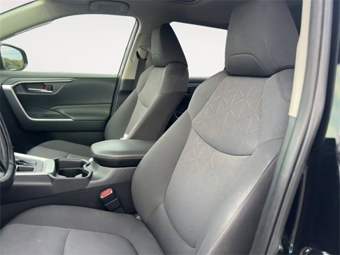 Used 2019 Toyota RAV4 XLE image 10