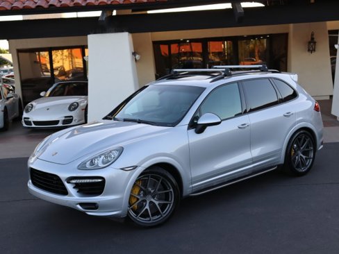 Used 2013 Porsche Cayenne Turbo image 4