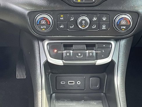 Used 2022 GMC Terrain SLE w/ Driver Convenience Package image 21