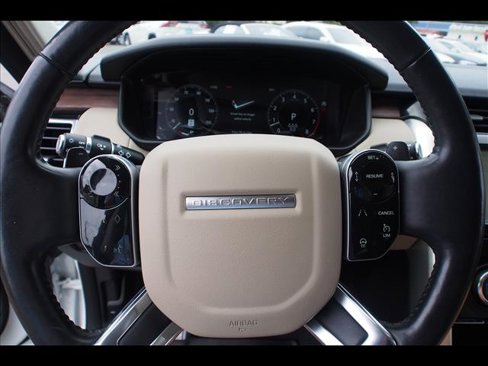 Used 2019 Land Rover Discovery HSE image 27