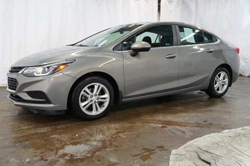 Used 2018 Chevrolet Cruze LT w/ Convenience Package image 9