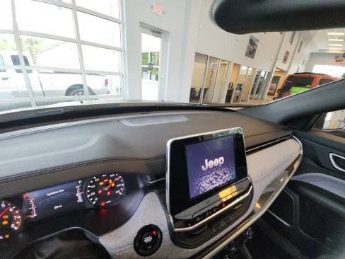New 2025 Jeep Compass Sport w/ Mopar Graphics Package image 21