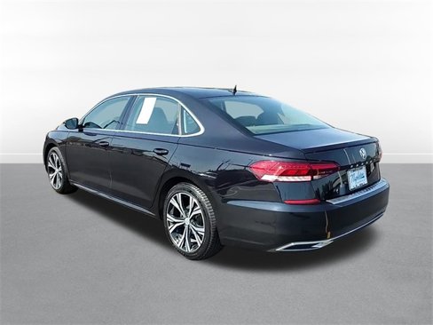 Used 2022 Volkswagen Passat 2.0T SE image 5