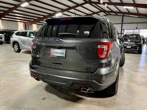 Used 2019 Ford Explorer XLT w/ Equipment Group 202A image 6