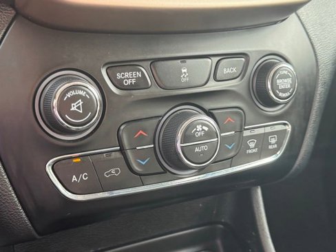 Certified 2016 Jeep Cherokee Limited image 36