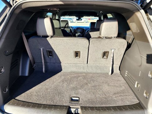 Used 2023 Chevrolet Traverse RS image 35