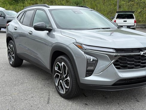New 2025 Chevrolet Trax RS w/ Sunroof Package image 37