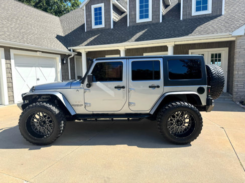 Used 2013 Jeep Wrangler Unlimited Sahara w/ Dual Top Group image 3