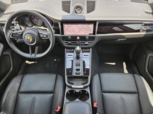 Certified 2025 Porsche Macan Turbo image 33