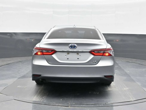 Used 2021 Toyota Camry LE image 7