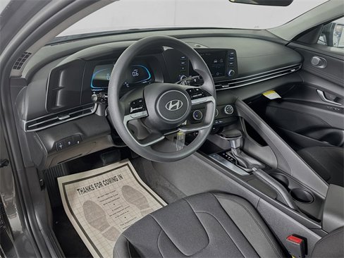 New 2025 Hyundai Elantra SE image 8