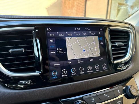 Used 2019 Chrysler Pacifica Touring-L Plus image 16