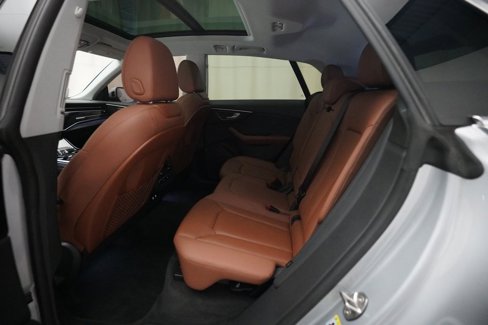 Used 2022 Audi Q8 Premium image 16