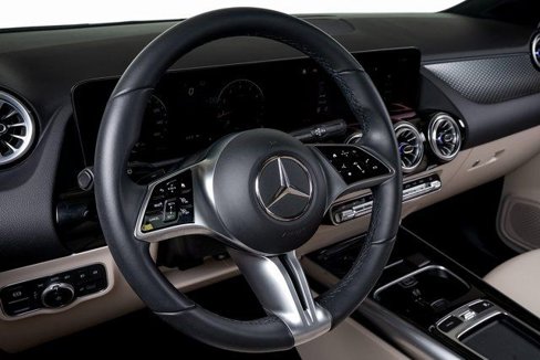 Used 2024 Mercedes-Benz GLA 250 4MATIC image 31