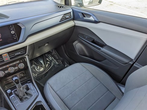 Certified 2024 Volkswagen Taos SE image 19