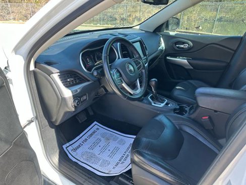 Used 2018 Jeep Cherokee Latitude Plus image 26