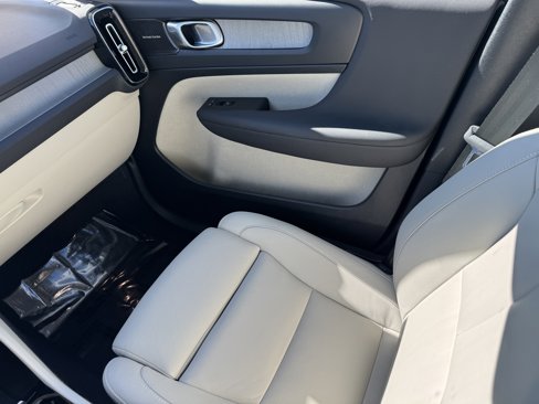 Certified 2024 Volvo XC40 B5 Plus image 15