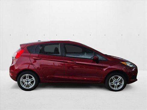Used 2017 Ford Fiesta SE image 4