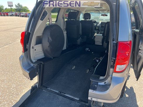 Used 2016 Dodge Grand Caravan SXT w/ Rear Park Assist Package image 10