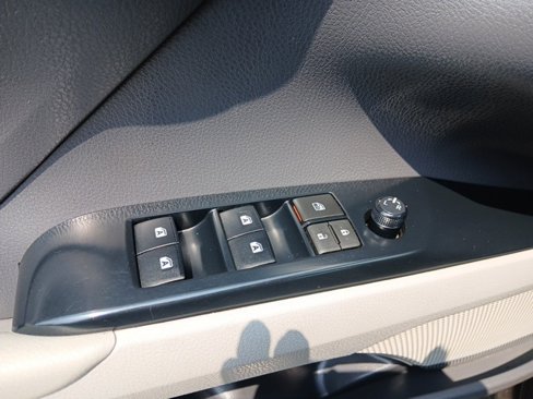 Used 2018 Toyota Camry LE image 22