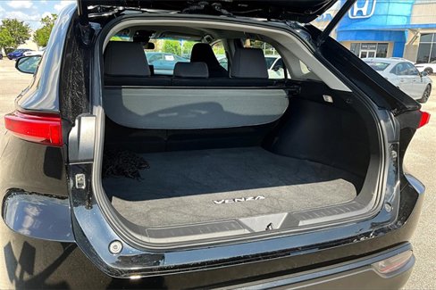 Used 2021 Toyota Venza LE image 30