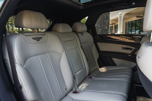 Used 2020 Bentley Bentayga image 24