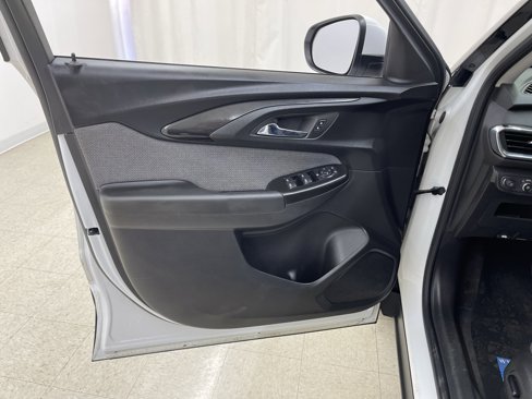 Used 2022 Chevrolet TrailBlazer LT w/ LPO, Blackout Package image 16