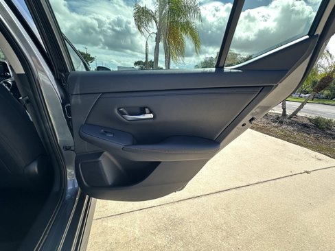 Used 2023 Nissan Sentra SR w/ Trunk Package image 28