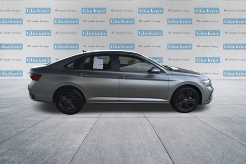 Used 2024 Volkswagen Jetta SE w/ Black Wheel Package image 4