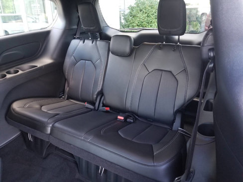 New 2025 Chrysler Pacifica Select image 17