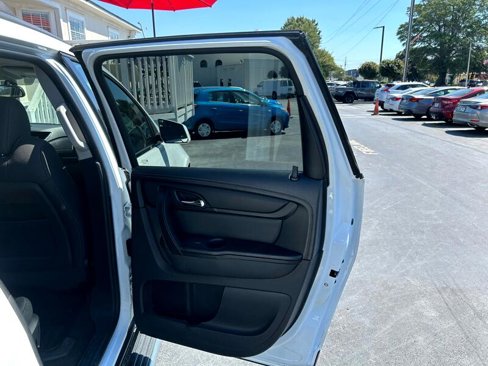 Used 2016 Chevrolet Traverse LT w/ Style and Technology Package image 25