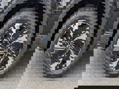 New 2024 Volkswagen Taos SE image 10