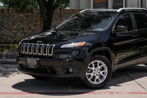 Used 2017 Jeep Cherokee Latitude w/ Comfort/Convenience Group image 12