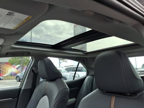 Used 2020 Toyota Camry XLE image 12