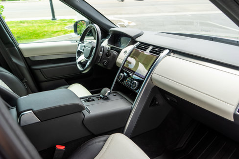 Used 2021 Land Rover Discovery S R-Dynamic image 9