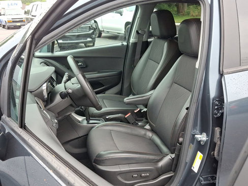 Certified 2022 Chevrolet Trax LT w/ LT Convenience Package image 11